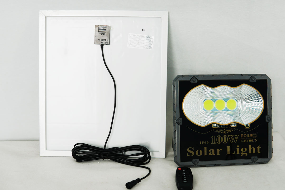 Đèn năng lượng mặt trời 100W đèn pha Roiled cao cấp PC-100W
